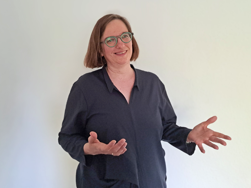 Portrait der Angela Adhikari als Link